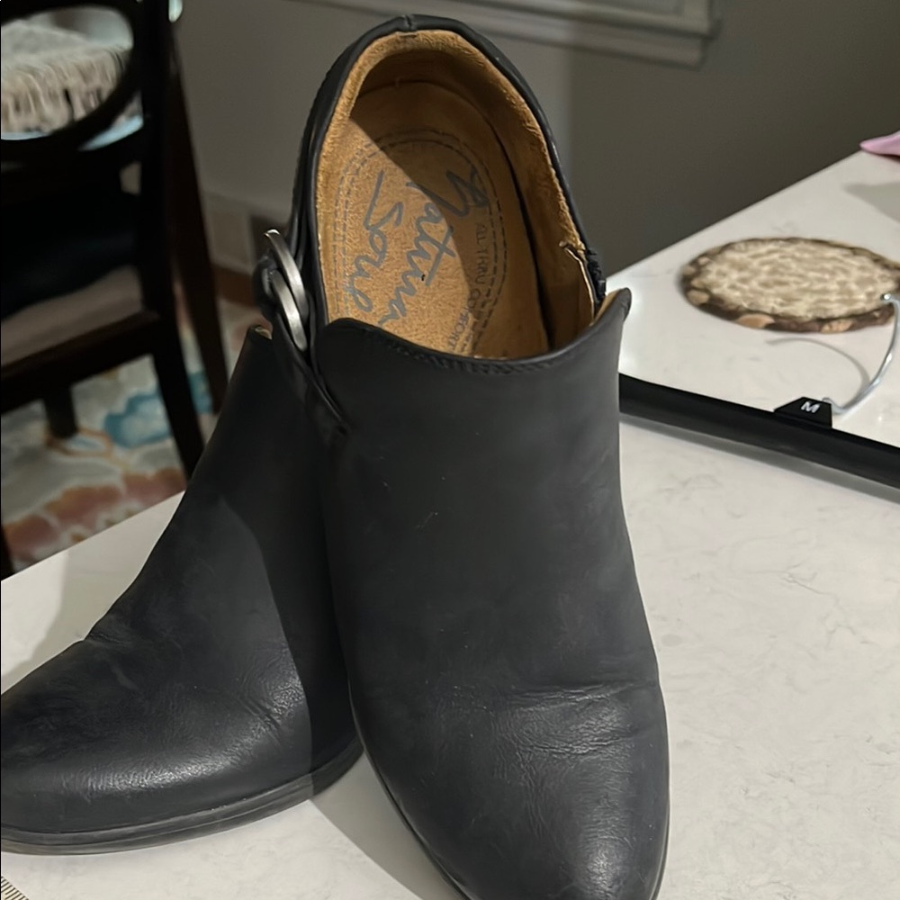 Natural stone size 6M all leather ankle boot